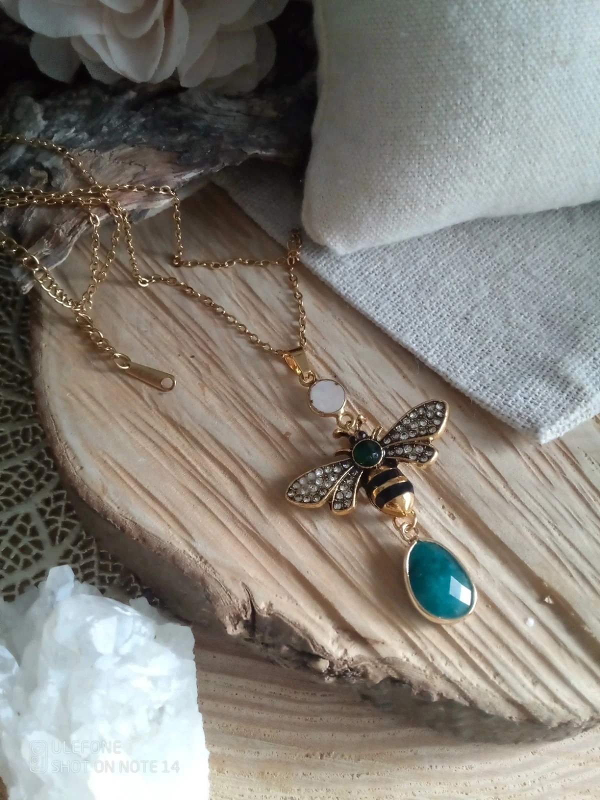 Collier pendentif abeille et pierres semi précieuses – photo 2